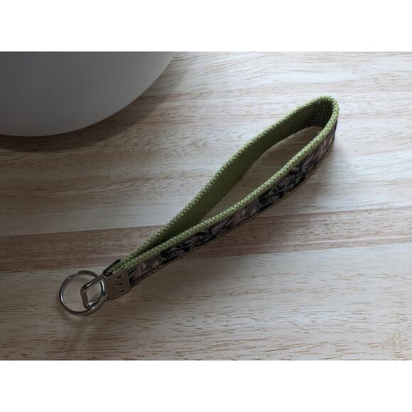 Camouflage Keychain Wristlet Handmade Fabric Key FOB Hunting Outdoors Camo Green - Picture 5 of 5